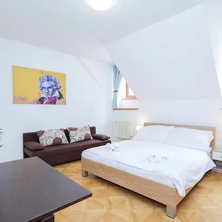 Beethoven Aparthotel *