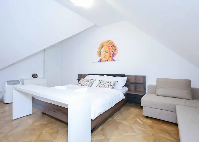 Beethoven Aparthotel 3*